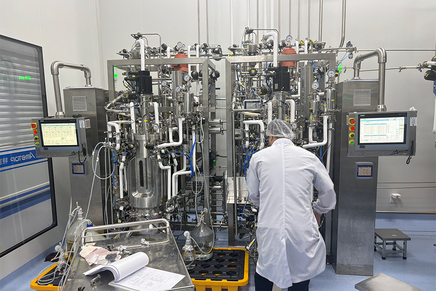 (2)50L-50L-GMP-vaccine-production-bioreactor